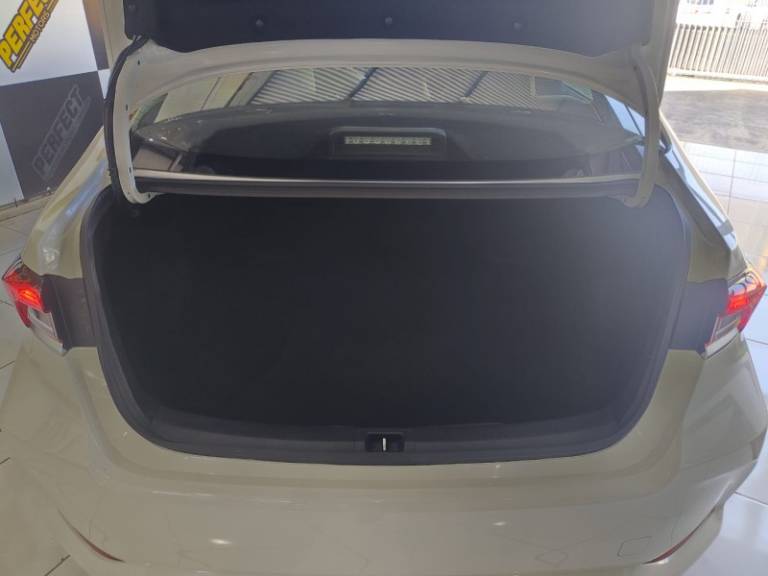 TOYOTA - COROLLA - 2021/2022 - Branca - R$ 126.900,00