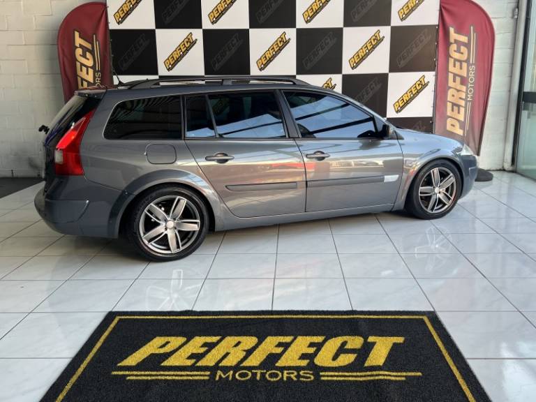 RENAULT - MÉGANE - 2013/2013 - Cinza - R$ 35.900,00