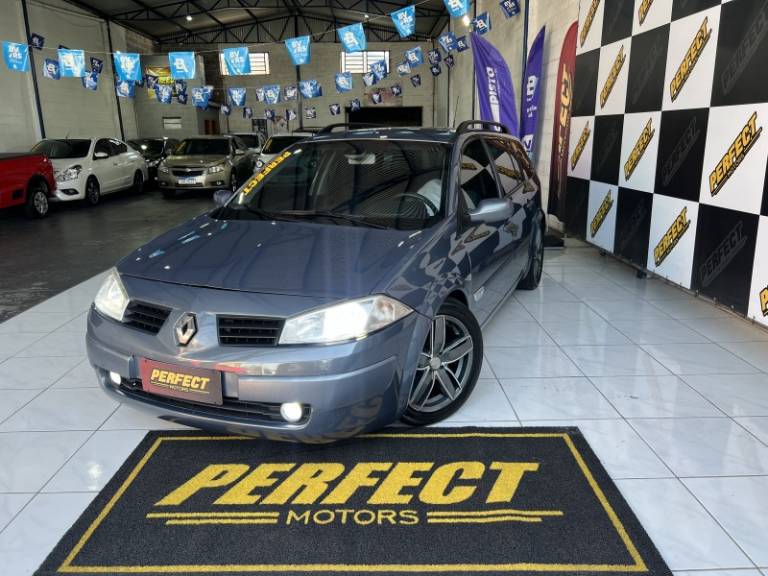 RENAULT - MÉGANE - 2013/2013 - Cinza - R$ 35.900,00