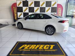 TOYOTA - COROLLA - 2021/2022 - Branca - R$ 126.900,00