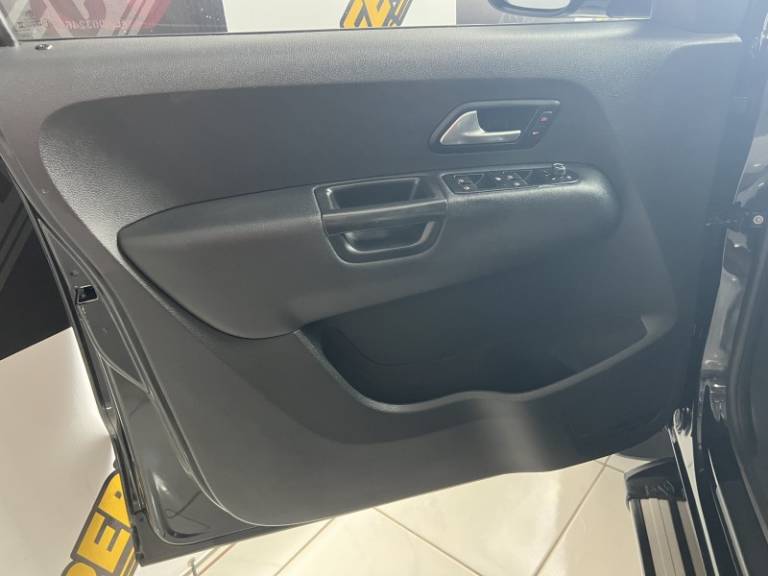 VOLKSWAGEN - AMAROK - 2020/2020 - Preta - R$ 168.900,00