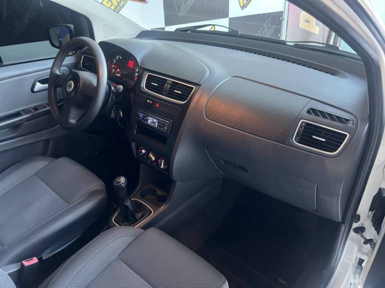 VOLKSWAGEN - FOX - 2012/2012 - Branca - R$ 33.900,00
