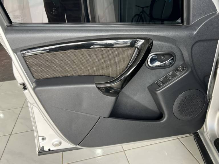 RENAULT - DUSTER - 2018/2018 - Prata - R$ 71.900,00