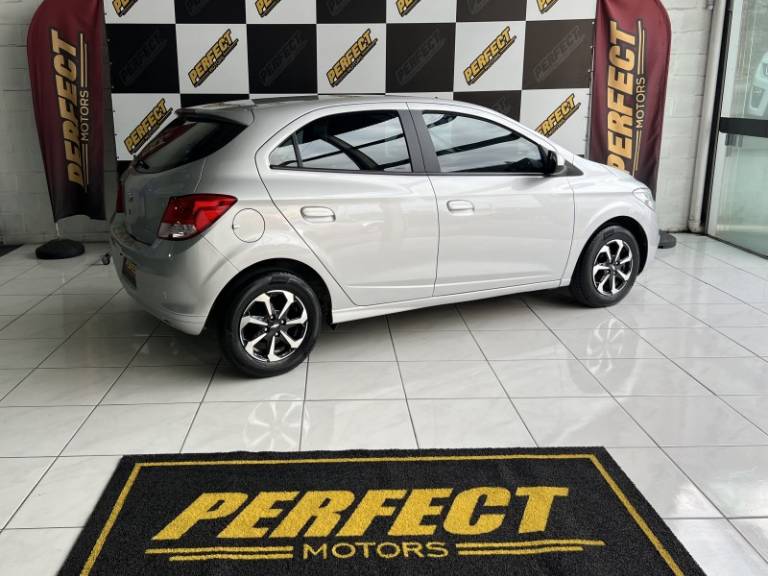 CHEVROLET - ONIX - 2017/2017 - Prata - R$ 47.900,00
