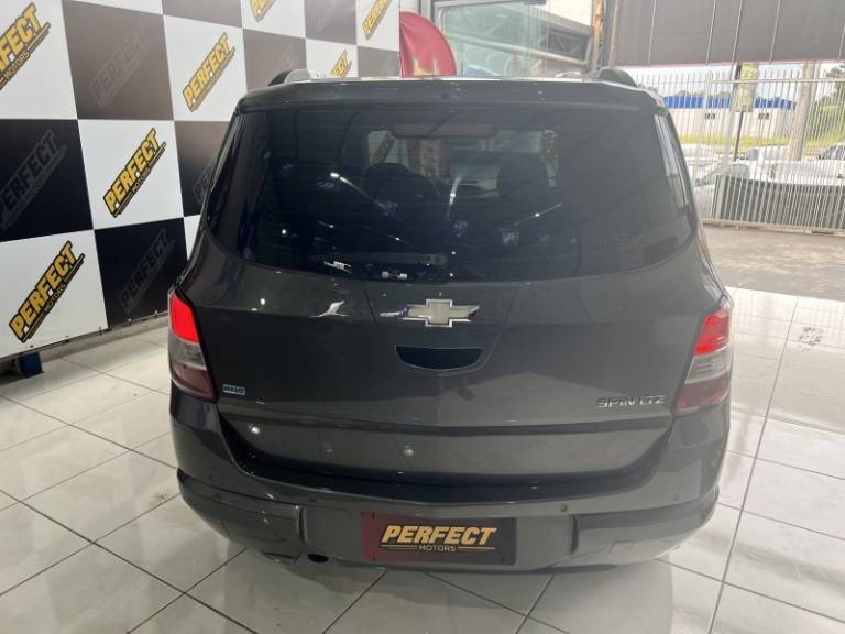 CHEVROLET - SPIN - 2013/2013 - Cinza - R$ 45.900,00