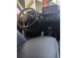 TOYOTA - COROLLA - 2021/2022 - Branca - R$ 126.900,00