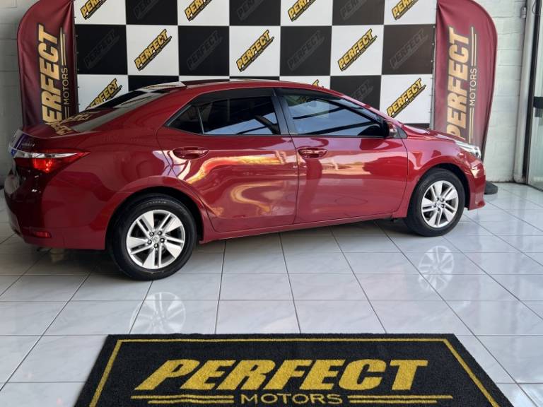 TOYOTA - COROLLA - 2016/2016 - Vermelha - R$ 79.900,00