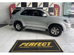 TOYOTA - HILUX SW4 - 2008/2008 - Preta - R$ 104.900,00