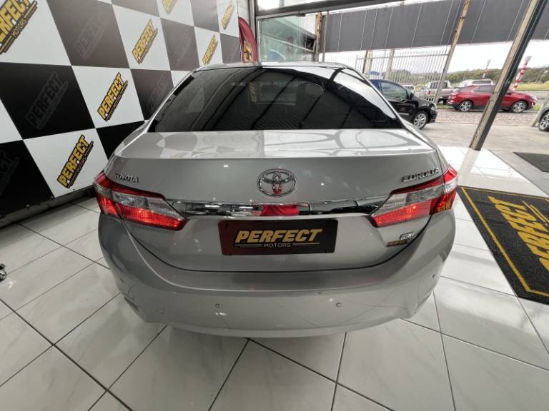 TOYOTA - COROLLA - 2015/2015 - Prata - R$ 79.900,00