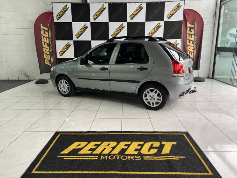 FIAT - PALIO - 2005/2005 - Cinza - R$ 24.900,00