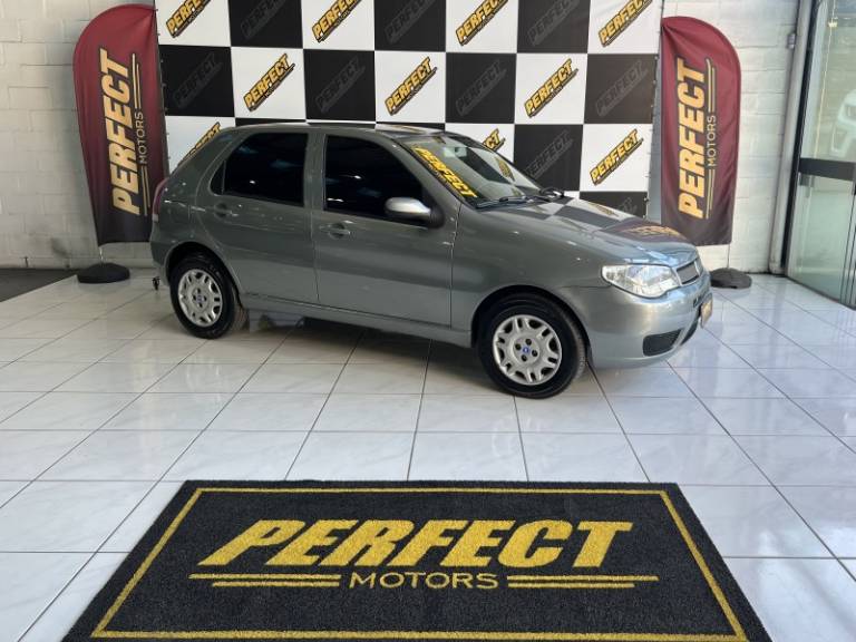 FIAT - PALIO - 2005/2005 - Cinza - R$ 24.900,00