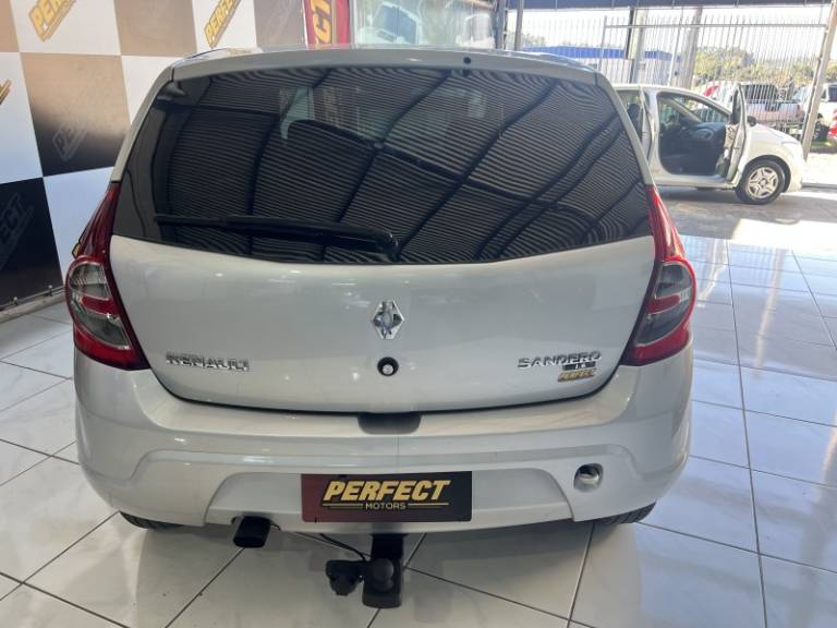 RENAULT - SANDERO - 2010/2010 - Prata - R$ 29.900,00