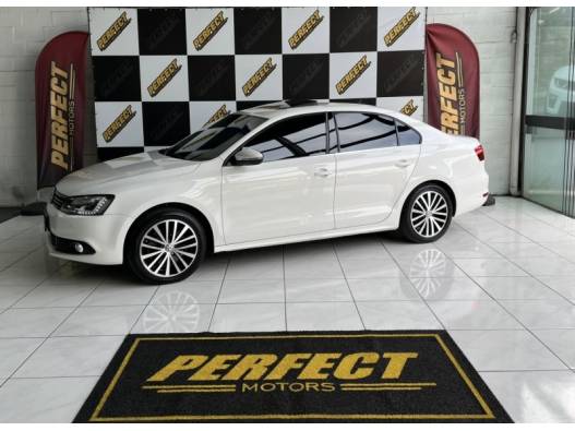 VOLKSWAGEN - JETTA - 2012/2012 - Branca - R$ 67.900,00