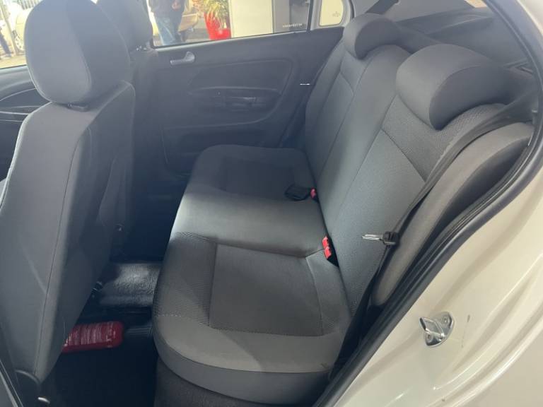 VOLKSWAGEN - VOYAGE - 2012/2012 - Branca - R$ 33.900,00