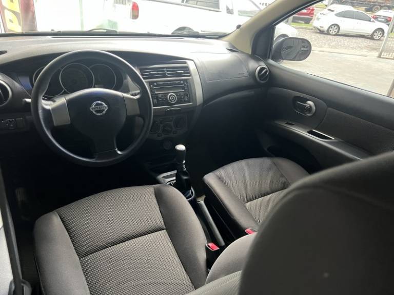 NISSAN - LIVINA - 2011/2011 - Preta - R$ 36.900,00