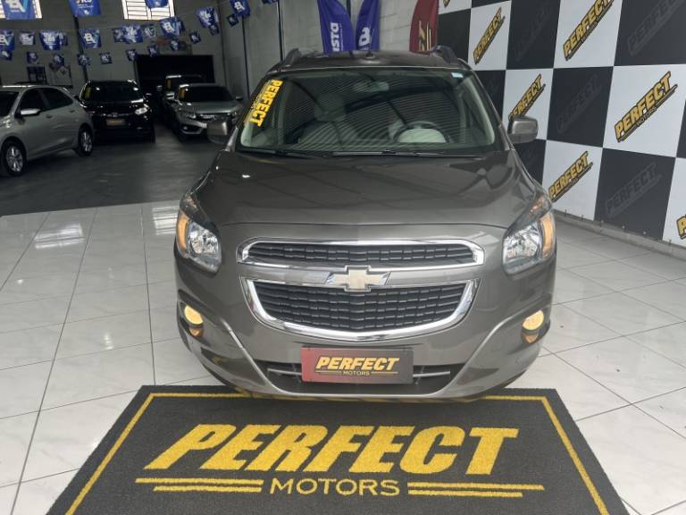 CHEVROLET - SPIN - 2013/2013 - Cinza - R$ 45.900,00