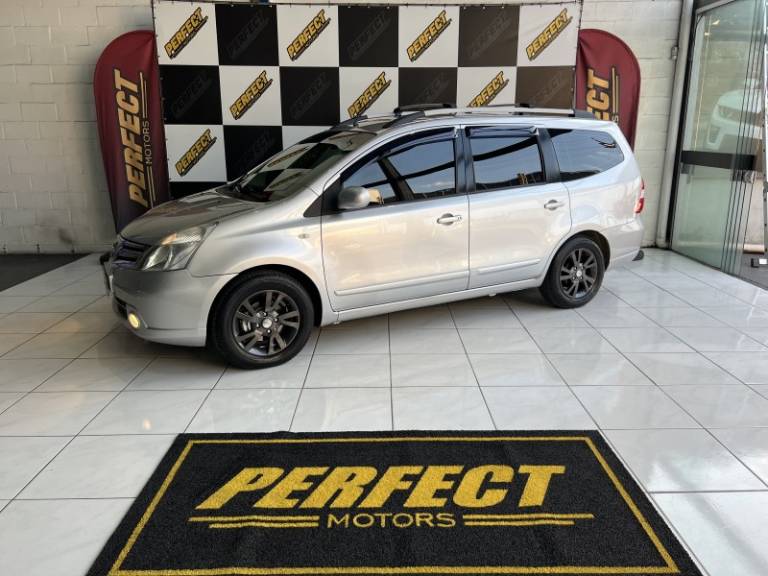 NISSAN - GRAND LIVINA - 2013/2013 - Prata - R$ 43.900,00