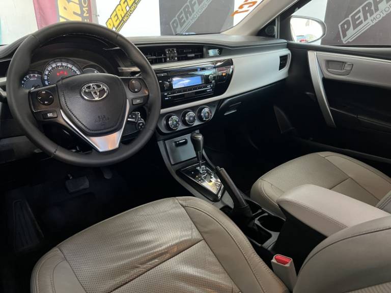 TOYOTA - COROLLA - 2016/2016 - Vermelha - R$ 79.900,00