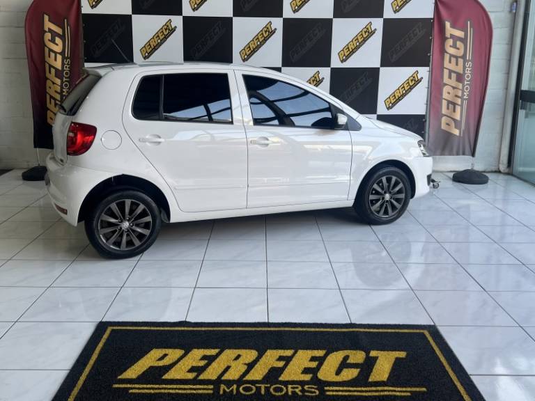 VOLKSWAGEN - FOX - 2012/2012 - Branca - R$ 33.900,00